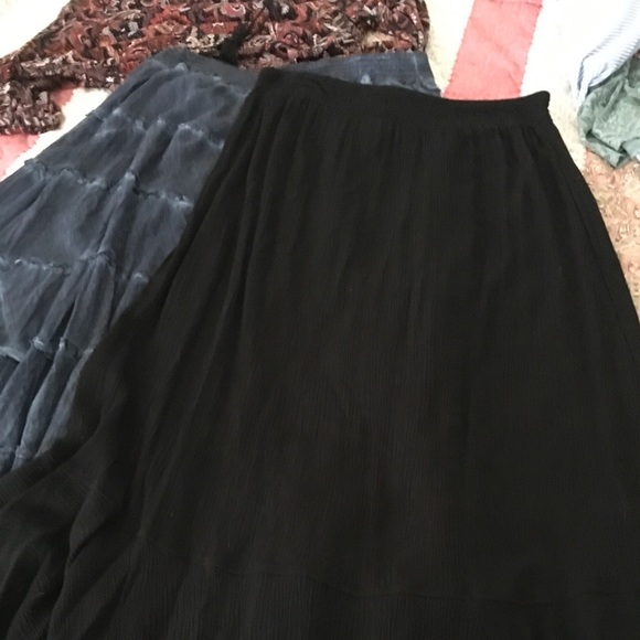 CLOSET CLOSING DEAL‼️ 2 skirt BUNDLE w/BONUS TOP‼️ - Picture 4 of 6